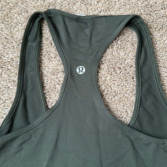 Lululemon tank women size 6 - Picture 3 of 5
